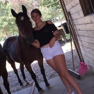 Meet your Posher, Abby